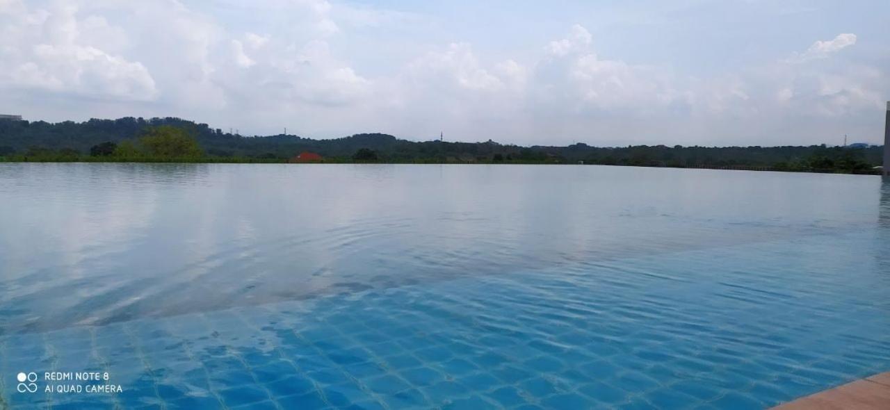 Rf Homestay Nilai Exterior foto